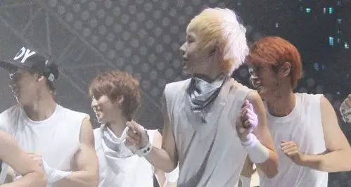 原创王一博罕见14岁清晰照又白又奶还未箍牙力破整容传闻