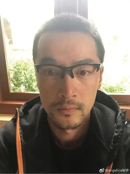 胡歌绝版自拍照只有经历过生死才有这样的豁达