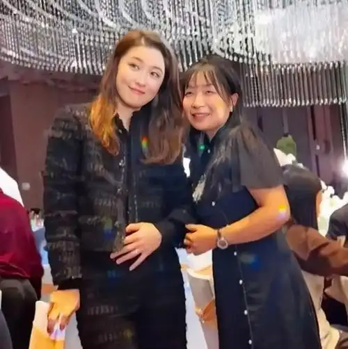 周励淇被曝怀二胎40岁高龄产子每天卧床打保胎针