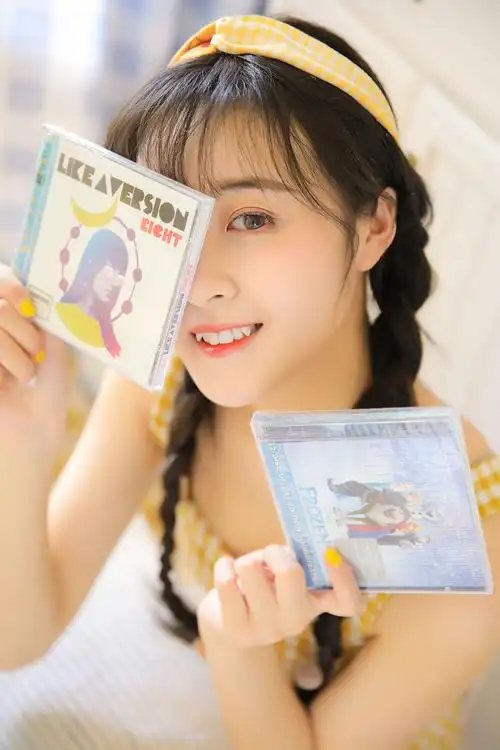 小虎牙美女清新性感私房写真图片