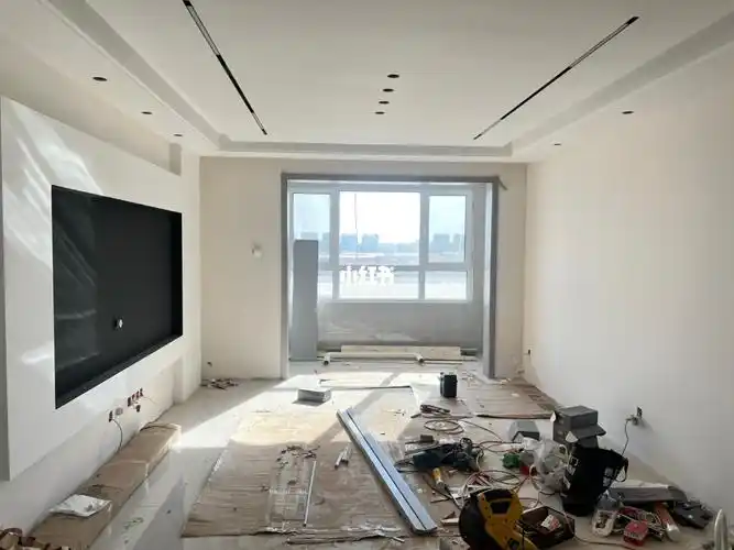 华润漆老板说香杏棕和杏子灰相近,但是我觉得色卡有点深,就选了比它浅