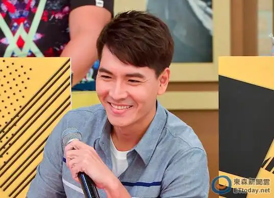 王传一骗女友在家睡觉 朋友标记他打卡gg了