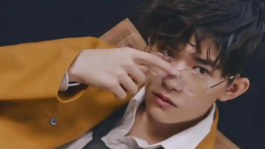 易烊千玺时尚大片合集,大佬气质超a,弟弟真的长大了