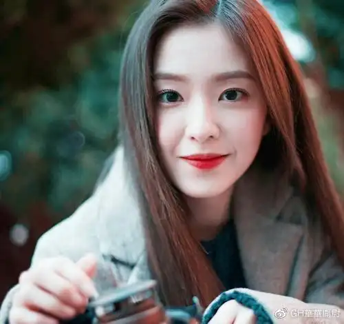 红贝贝yeri被热议悼念别人配上自己大笑的照片