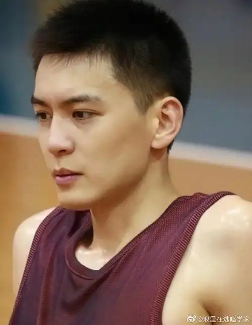 杨鸣称颜值在成绩面前不值一提##杨鸣回应长得帅有啥烦恼