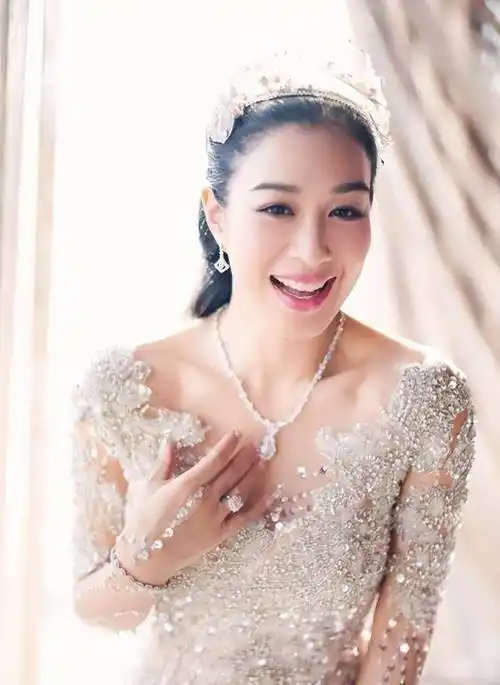 三婚嫁给小12岁的张伦硕,51岁还想拼四胎,钟丽缇的生活幸福吗?