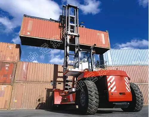 > 正文 集装箱叉车是集装箱码头和堆场上常用的一种集装箱专用装卸