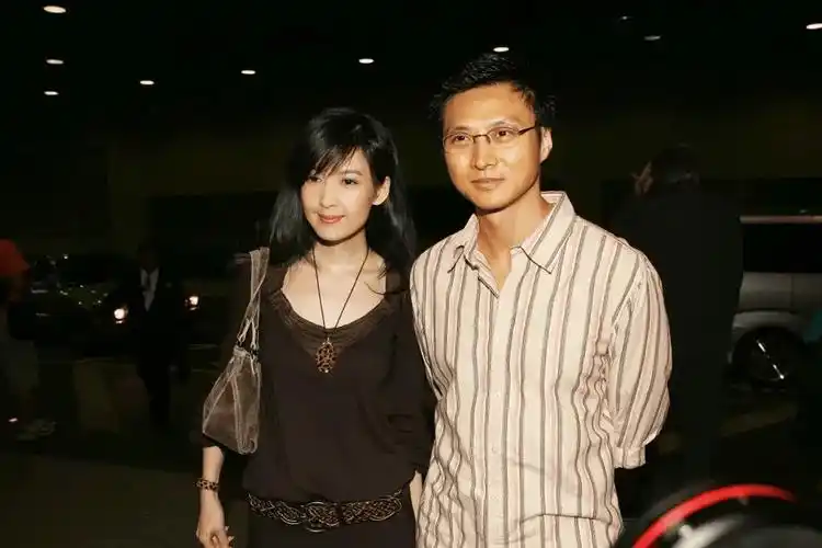 56岁玉女掌门人周慧敏素颜曝光自言崇尚自然美不喜欢p图