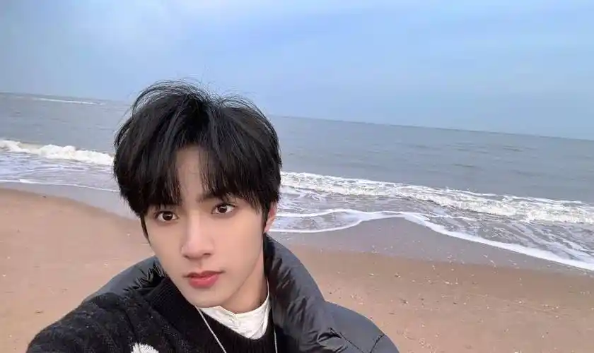 19岁刘耀文被曝恋情,女方27岁曾出演《第二十条》,公司紧急回应