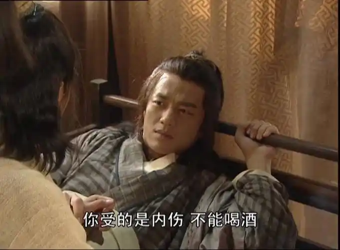 笑傲江湖喝酒能治内伤令狐冲的歪门邪理竟令人无法反驳
