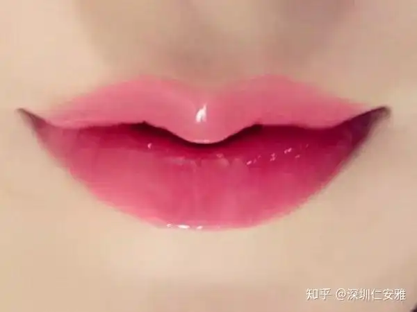 唇型好不好看关键在于嘴唇达到了什么样效果,可以分为三种:流行唇