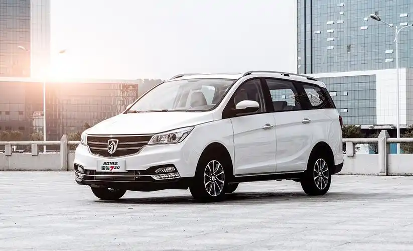 14018辆宝骏730(配置|询价)大boss五菱宏光毫无悬念再度称霸mpv销量