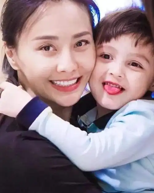 马雅舒近况,与吴奇隆离婚后嫁老外,一双混血儿女,太好看了吧