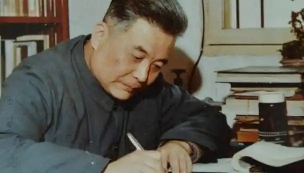 60年代这支部队太奇怪了,只有300人,连枪都不发,却立了大功_老兵