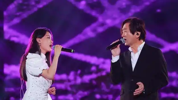 湖南邵阳大型演唱会,张洪量与张灵敏同台献唱"广岛之恋"