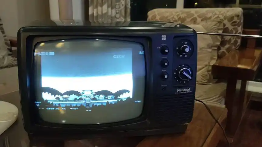 60年代黑白电视,还可以三台一起联播,松下,索尼,日立各一台!