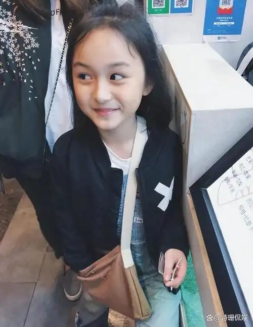 回顾刘楚恬2岁出道年入百万6岁爆红全国如今她长啥样