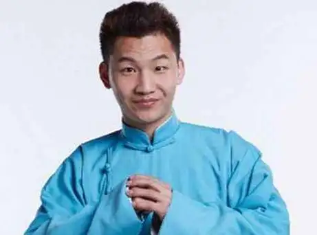 德云社相声演员刘筱亭:他不是肤色黑,只是白得不够明显而已