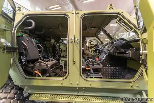 斯洛伐克公开新型装甲车 酷似美国防地雷反伏击车