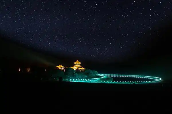 鸣沙山月牙泉景区