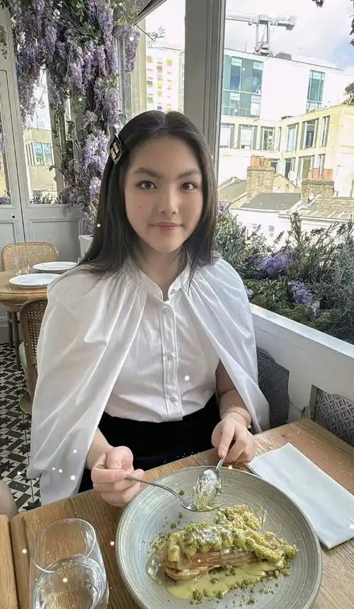 王诗龄出生即在罗马,李湘坐劳斯莱斯带她吃饭