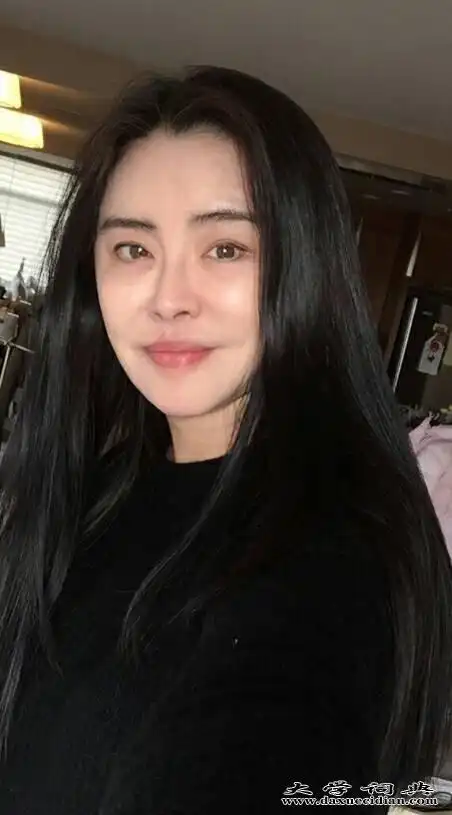 52岁王祖贤近照曝光,保养得宜驻颜有术,皆因早已远离尘世?