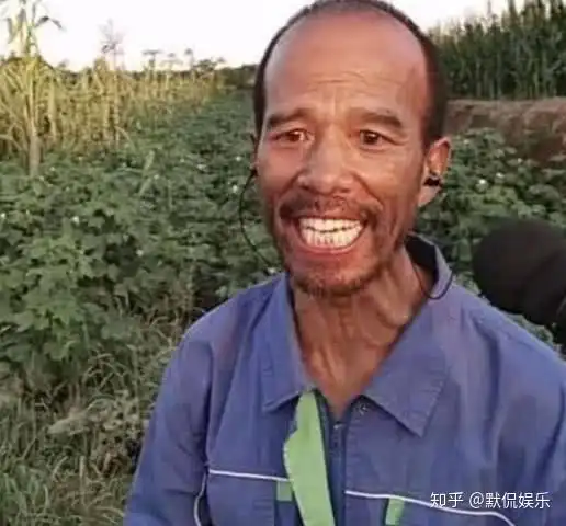 2,"咧嘴"唱歌的丑老头