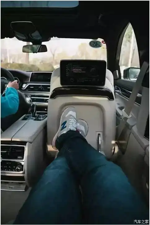 全方位感受全新bmw 7系    从ecu的喷油量再到转向的反馈以及刹车力度