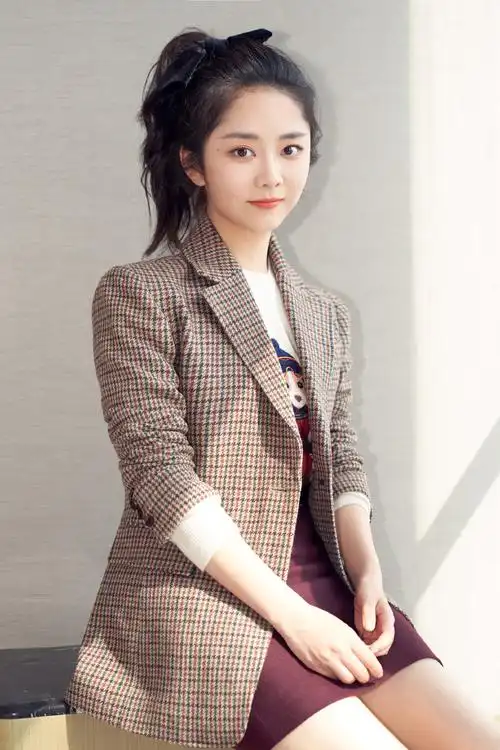 谭松韵格子西装少女性感写真26