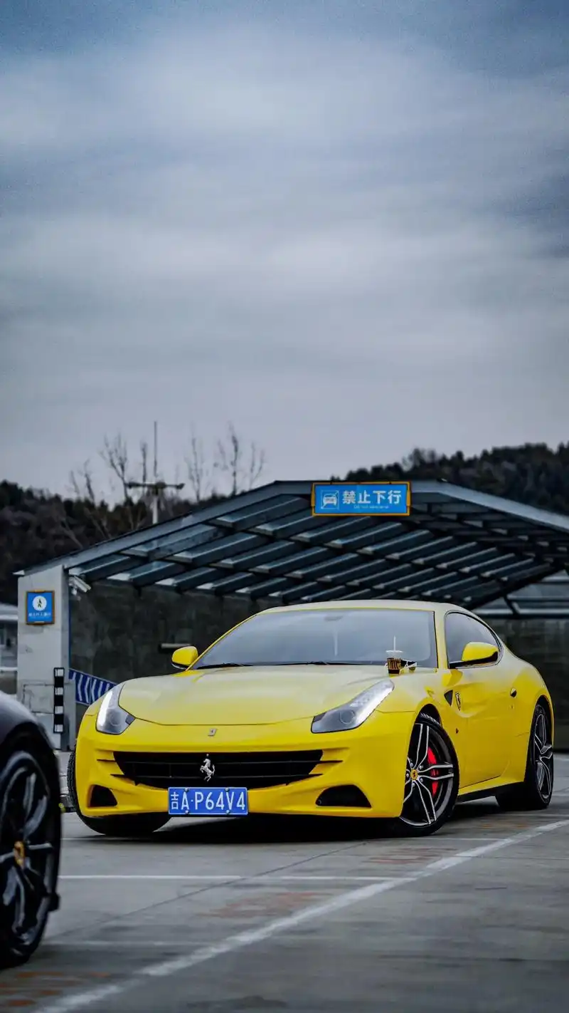 法拉利ff-6.3l v12