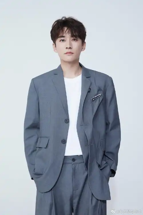 身高183,科班出身毕业于中戏,能文能武,台词功底也很好@mr_刘学义