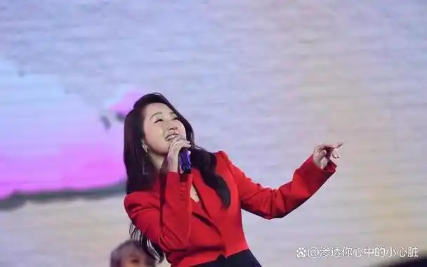 杨钰莹依旧美丽,但身材却成岁月"证人"?青春难留啊!