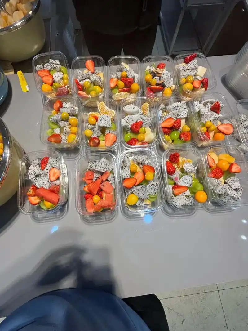 卖水果我们很认真的91 新鲜水果果切品种多盒子大 16元一 - 抖音