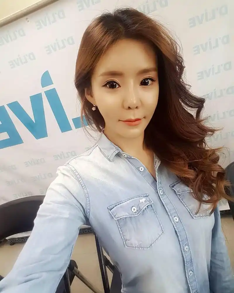 黄丽娅,hwang lia,韩国赛车模特,来自首尔