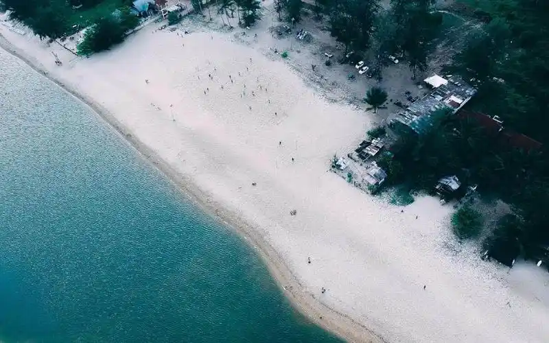 海边沙滩风景图片桌面壁纸
