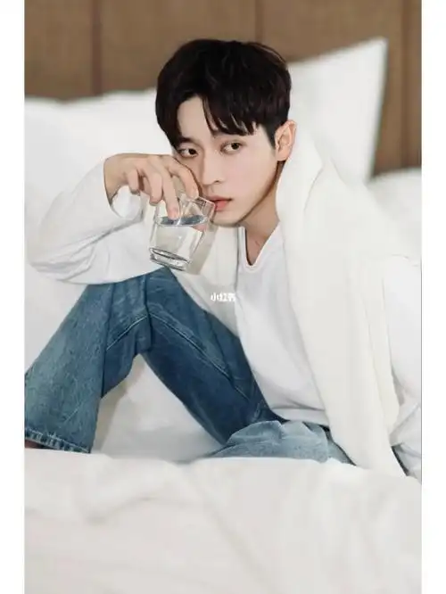 温柔的不是萧寒声,而是扮演将军的你#丞磊  #丞磊虚颜  #演员丞磊