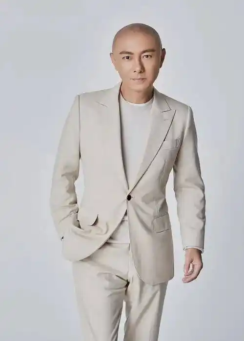 娱乐圈气质最好的4位光头男星,个个才华横溢,一点也不野_葛优_张卫健_