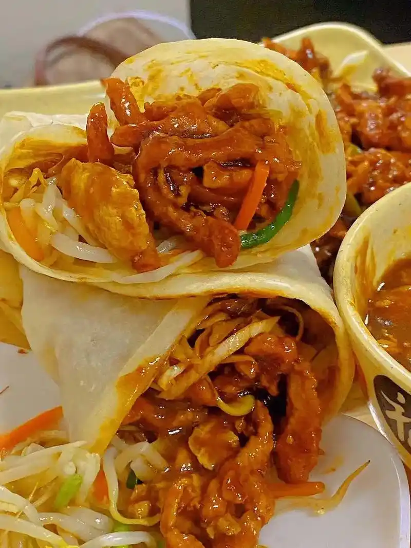 在上街经营了二十二年的老店,烙馍 - 抖音