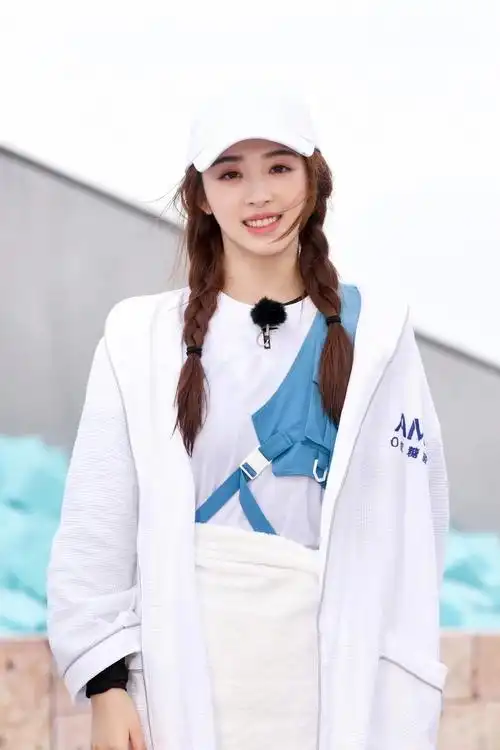 今晚八点奔跑吧看张含韵喽