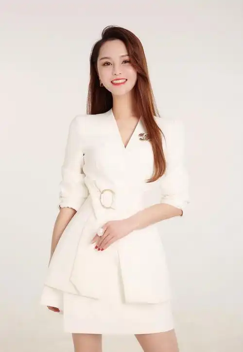 主持人毛丽萍时尚形象!奔赴山海 热爱生活-南风新视界