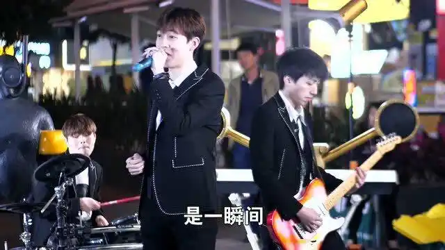 蓝光乐队主唱现场点歌大风吹这样的合唱真的爱了简直太好听了