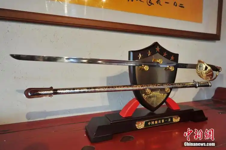 三军仪仗指挥刀亮相兰州