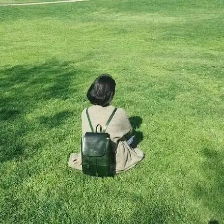 唯美女生头像背影短发头像