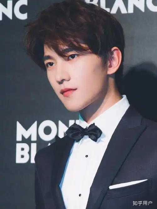 男明星颜值的巅峰,杨洋和许凯谁更帅?