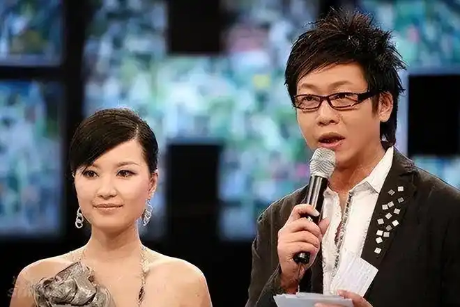 51岁林海曾是央视著名主持为正义怒摔耳机二婚何婕获幸福