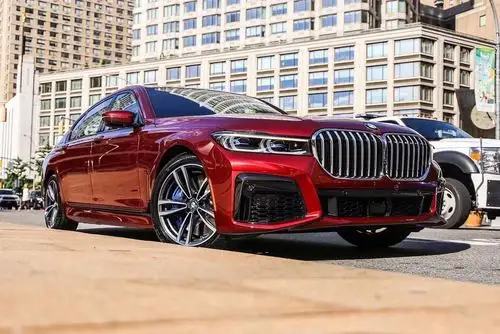 780 | 回复: 0 宝马7系论坛 这个红色真的超级亮眼,非常有气质,这就是