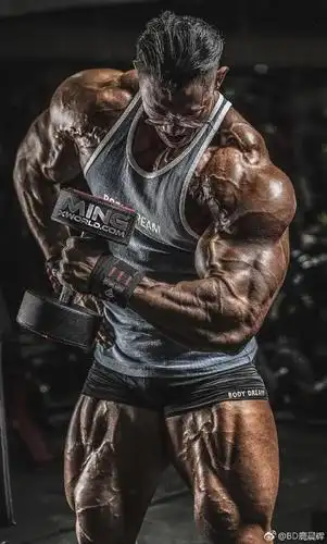 被鹿晨辉壁咚是种怎样的体验这大肌霸谁顶得住啊