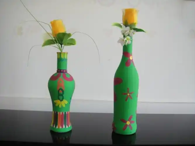 小一班环保节制作活动"变废为宝一瓶子宝宝大变身"