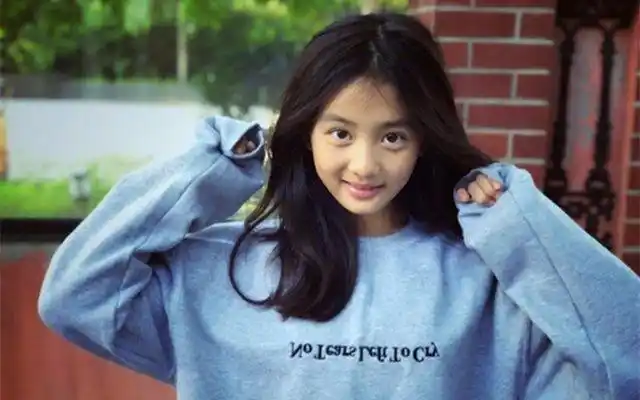 要说黄多多的个人条件,那是碾压了很多同龄女孩子呀.