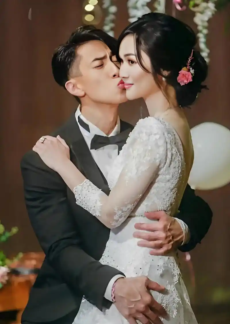 吴尊和林丽莹在16岁时坠入爱河,他们都是初恋.